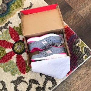 Girl’s NB Shoes 👟